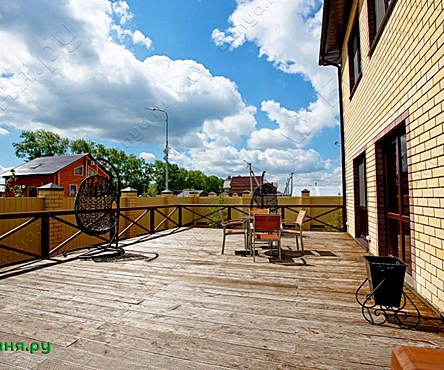 Дом с ночным клубом-караоке Kuplet