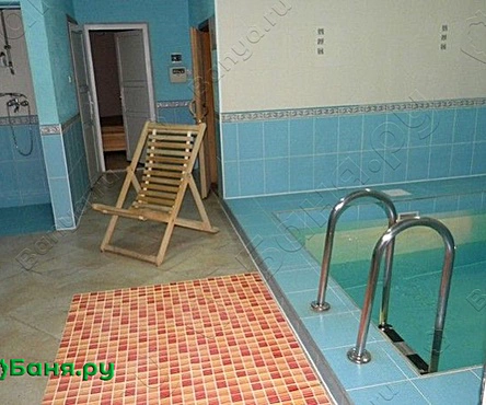 Зал с бассейном