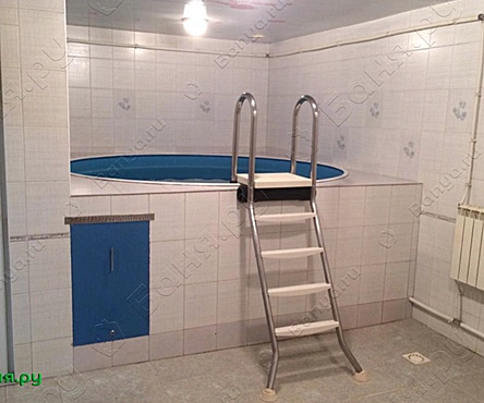 Зал с бассейном