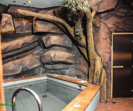 Большой зал с бассейном