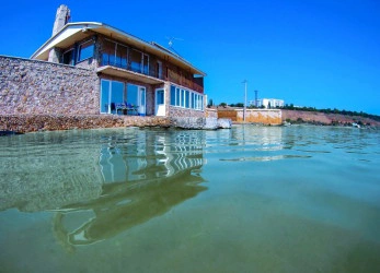 Баня у моря Акула