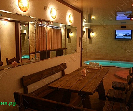 Большой зал с бассейном