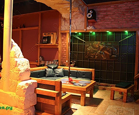 Малый зал с бильярдом