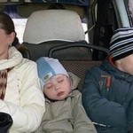 Мама с детьми в общественном транспорте