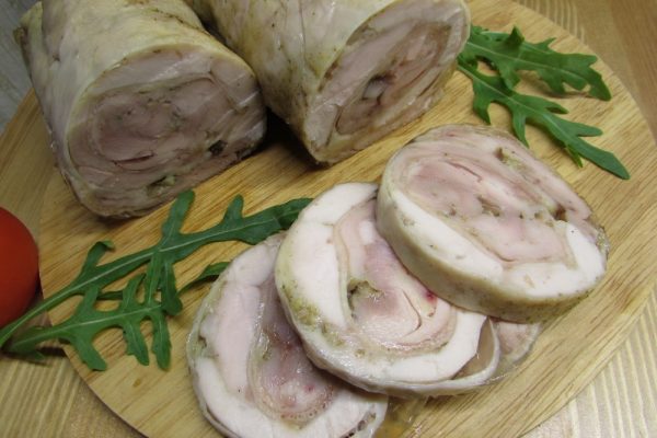 Какую опасность для детей таят в себе магазинные куриные рулеты