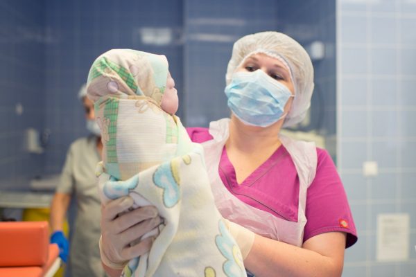 Особенности ухода за младенцем с первых дней жизни