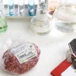 Росконтроль проверил магазинный фарш и нашел там много лишнего, а покупатели — еще больше