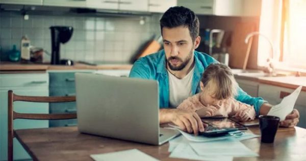 Как люди работают и развлекаются в самоизоляции дома: 26 реальных фото и 2 видео