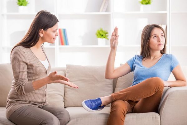 Что делать родителям, если ребенок хамит и огрызается