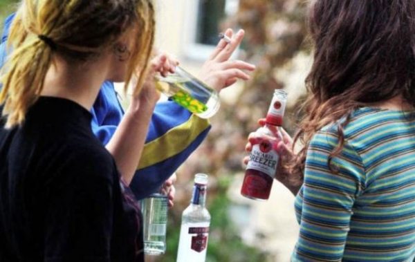 Почему большинство девочек-подростков резко набирают вес и как помочь пережить этот сложный период