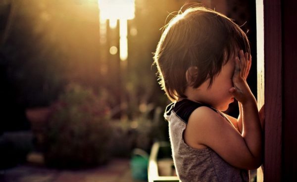 Почему дети отталкивают родителей и что с этим делать
