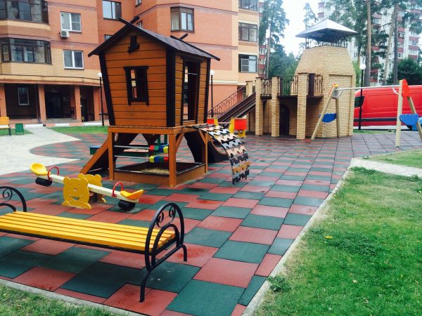 Площадка с резиновым покрытием