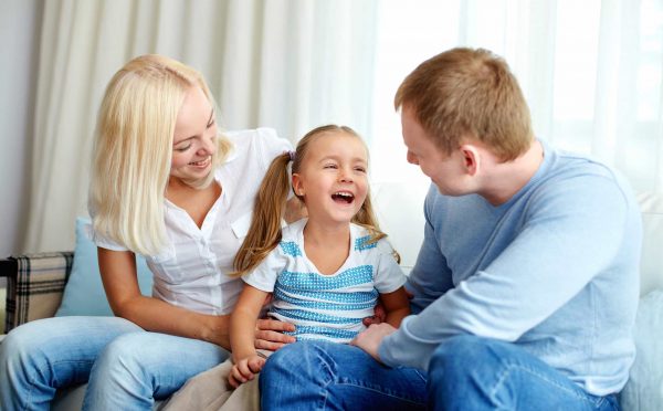 Родители беседуют с дочерью