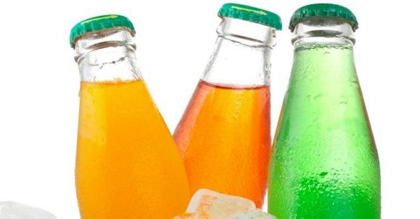 Бутылки со сладкой газировкой