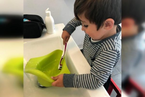 Суровая реальность, с которой вынуждены мириться родители: 21 фото о новых детских проделках
