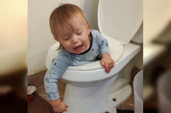 Суровая реальность, с которой вынуждены мириться родители: 21 фото о новых детских проделках