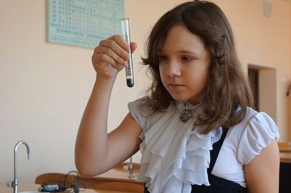 Алина Беляева на химии