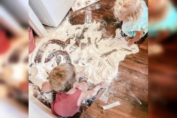 Суровая реальность, с которой вынуждены мириться родители: 21 фото о новых детских проделках