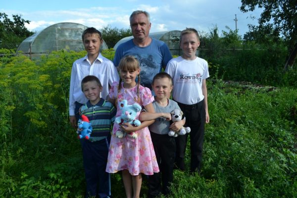 Роман Антишин с детьми