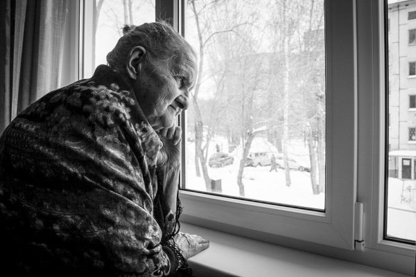 Одинокая бабушка
