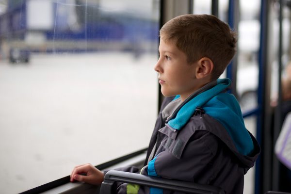 ребенок в автобусе