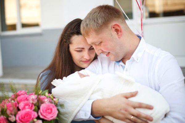 родители с малышом
