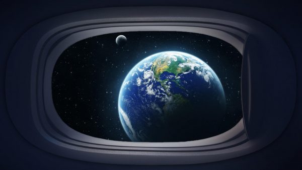 в иллюминаторе
