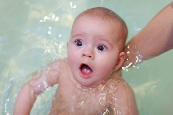 Малыш боится воды