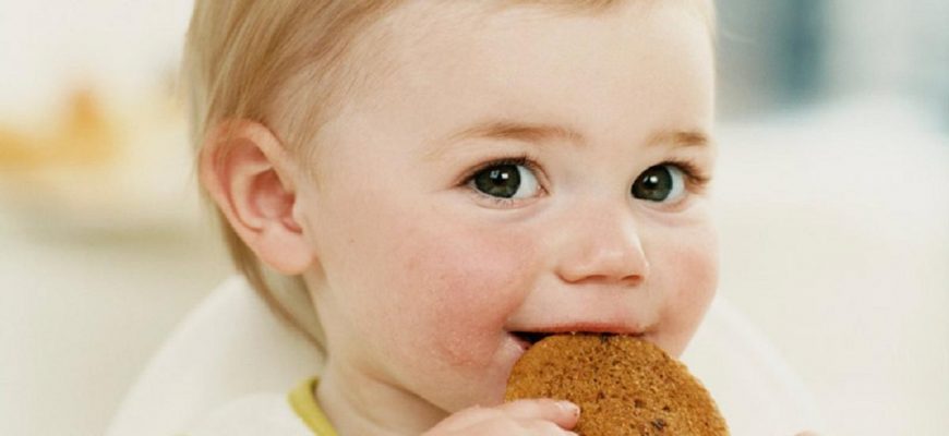Eating cookies