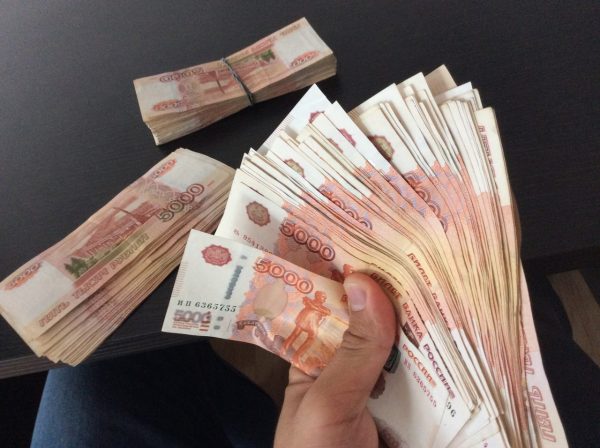Деньги в руках