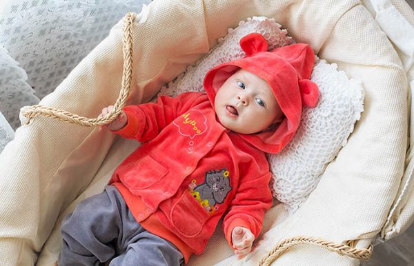 Uncomfortable clothes for the baby