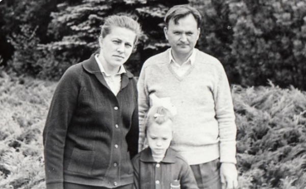 Ирина Полякова с родителями. Фото из открытого доступа