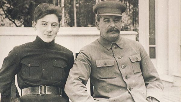 Иосиф Сталин с сыном Василием
