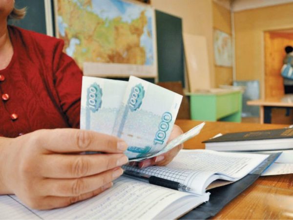 Красить заборы, оплачивать ремонт и не ставить пробу Манту: что можно и нельзя требовать от родителей