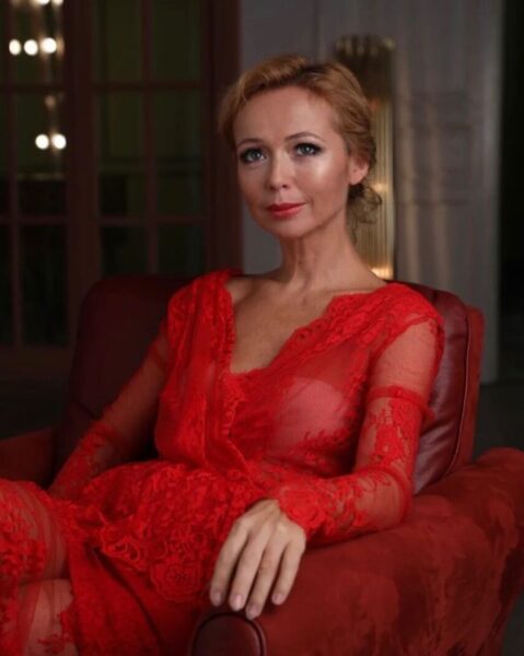 Елена Захарова показала фото маленькой дочери, ушедшей из жизни 10 лет назад из-за вируса