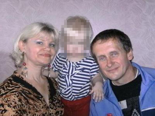 Выдала маленькая деталь: мать удачно изображала примерную семью, а сама измывалась над детьми