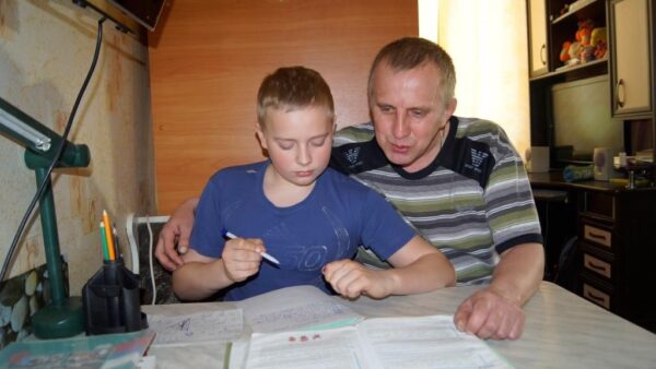 Школа: детям одиноких родителей приходится тяжелее