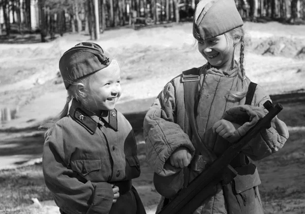 Как говорить с ребенком о войне, чтобы не ранить психику: что говорят психологи
