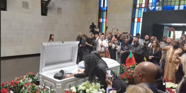 Жена и дочь Пьера Нарцисса на прощении