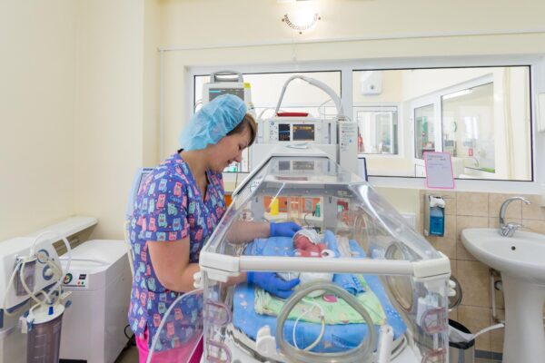 История мамы Елены, которой пришлось оставить ребенка в роддоме - не судите строго