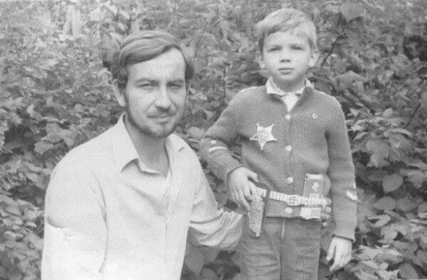 Как уберечь юных гениев от трагедии, или как Ника Турбина выпала из окна, а Паша Коноплев закончил в психлечебнице