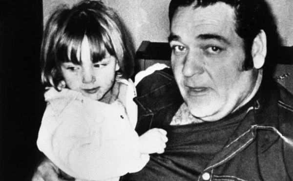 История Кена Макэлроя, с которым расправились местные жители, долгие годы терпевшие его выходки - даже скорую никто не вызвал