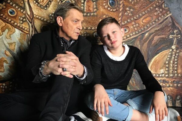 Сын Александра Невзорова* не ходит в школу, а с дочерью и внуками не общается из-за их набожности