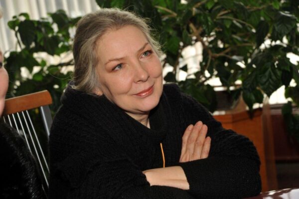 Не могла иметь детей, пережила уход мужа и мамы, сдавала бутылки, чтобы заработать на еду: тяжелая жизнь Вари Синичкиной из «Места встречи изменить нельзя»