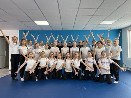 8fUOaIisX-4