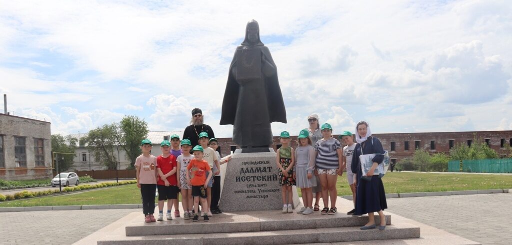 Завершилась смена в лагере «Лингозаврик»