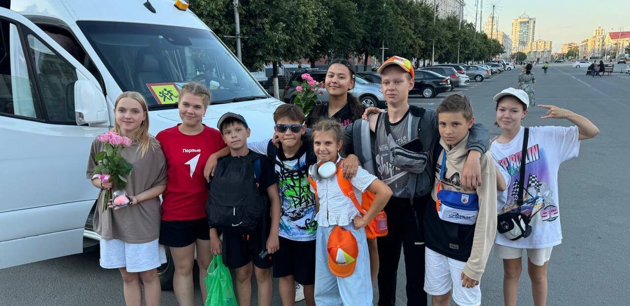 Дети приехали из лагеря «Артек» отдохнувшие и в хорошем настроении