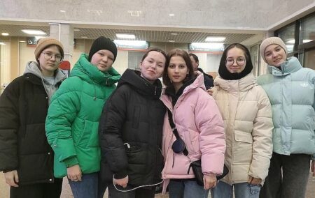 «Артек» встречает новый век: 6 школьников из Курганской области отправились на первую смену юбилейного года