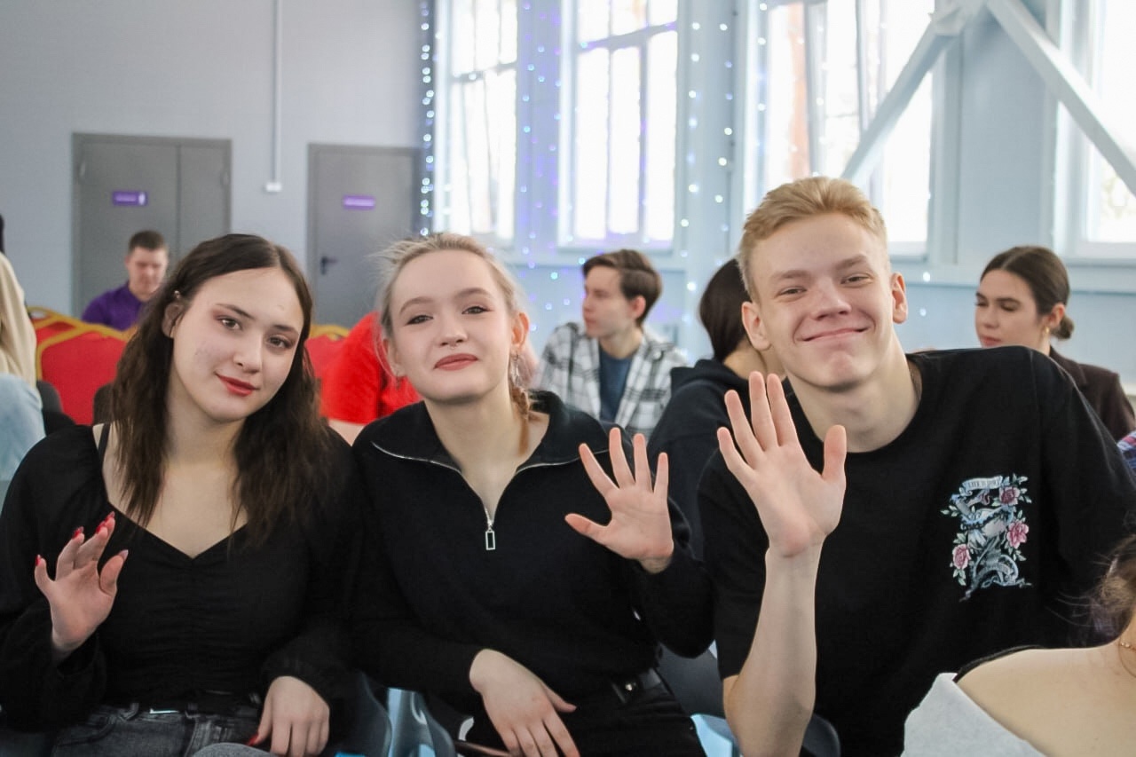 В КОК «Космос» завершилась смена «Научи меня»