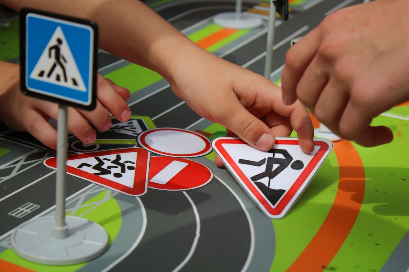 В загородных лагерях Курганской области продолжается реализация модуля «Полезный отдых»: внимание — дорога!